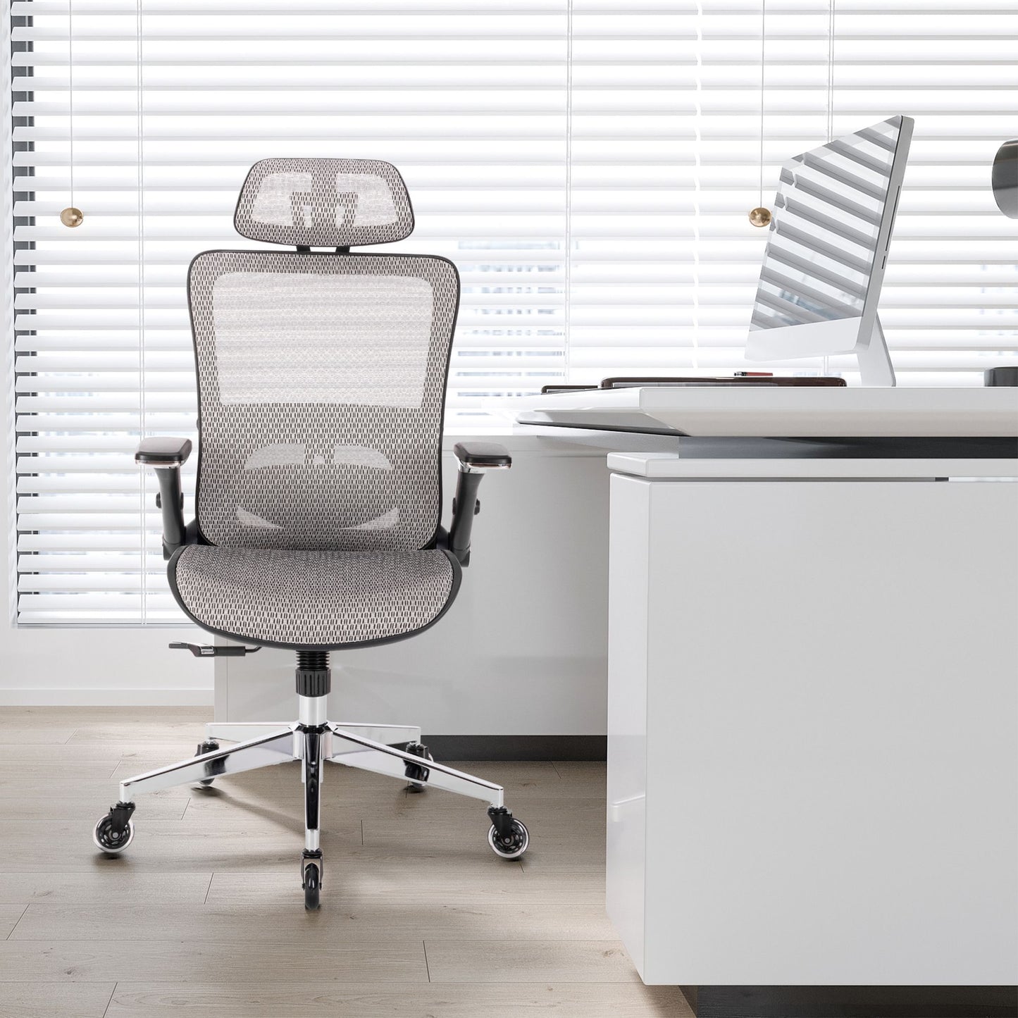 Cadeira de Escritório Ergonômica em Tela Mesh, Encosto Alto com Apoio de Cabeça Ajustável e Braços Rebatíveis – Cinza