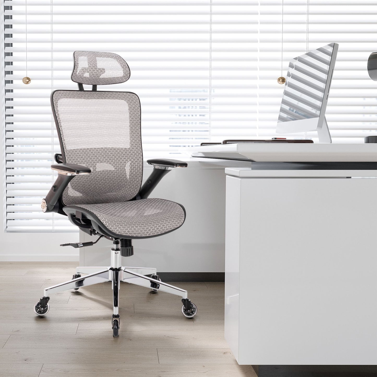 Cadeira de Escritório Ergonômica em Tela Mesh, Encosto Alto com Apoio de Cabeça Ajustável e Braços Rebatíveis – Cinza