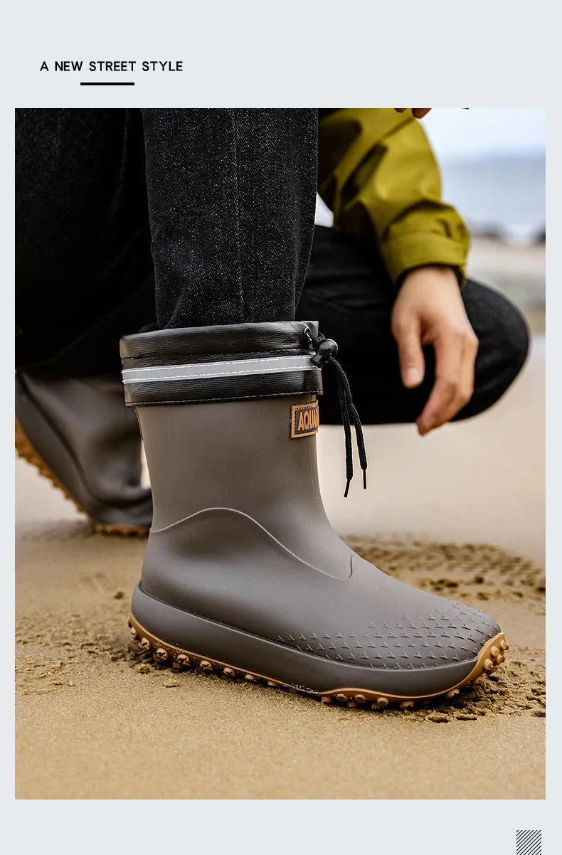 Botas de chuva masculinas estilo cano médio, nova moda, sapatos impermeáveis antiderrapantes para atividades ao ar livre, sapatos de borracha leves e impermeáveis.