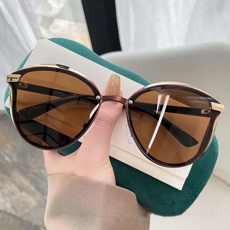 Óculos de Sol Retro Redondo Estilo Gato — Feminino, Elegante e com Proteção UV400