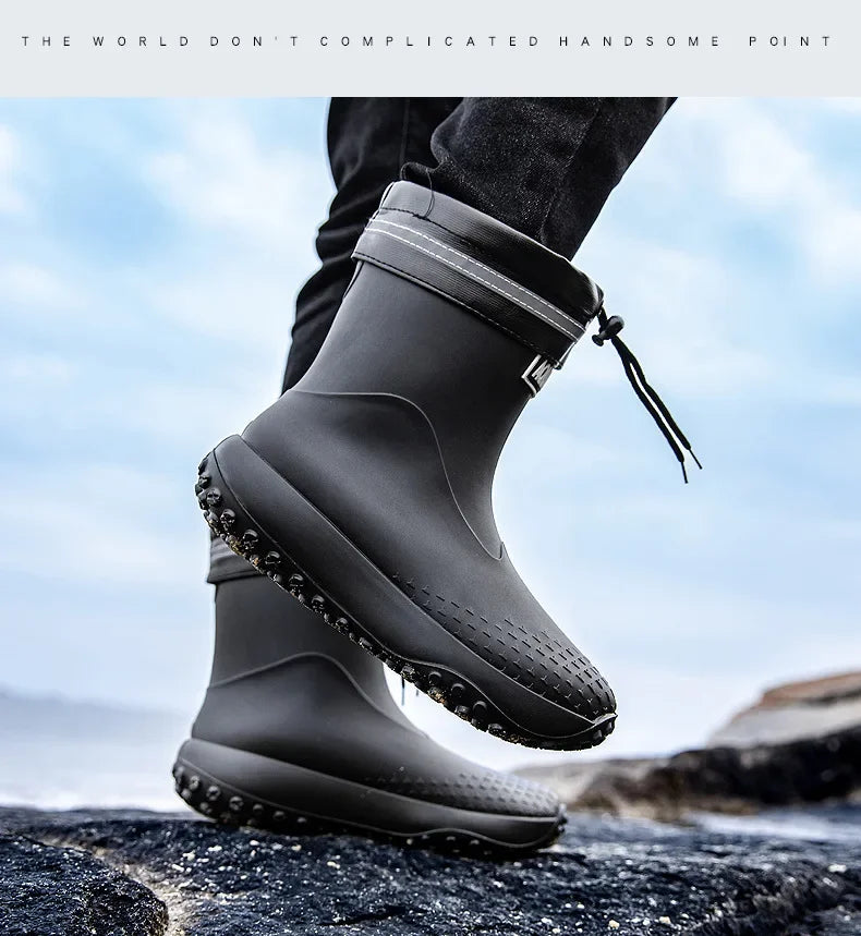 Botas de chuva masculinas estilo cano médio, nova moda, sapatos impermeáveis antiderrapantes para atividades ao ar livre, sapatos de borracha leves e impermeáveis.