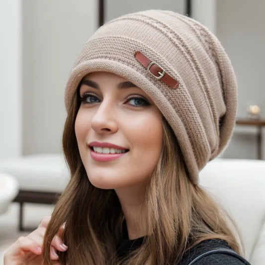 Gorro de Malha Feminino Quentinho — Forro de Pelúcias, Confortável e Estiloso para o Inverno
