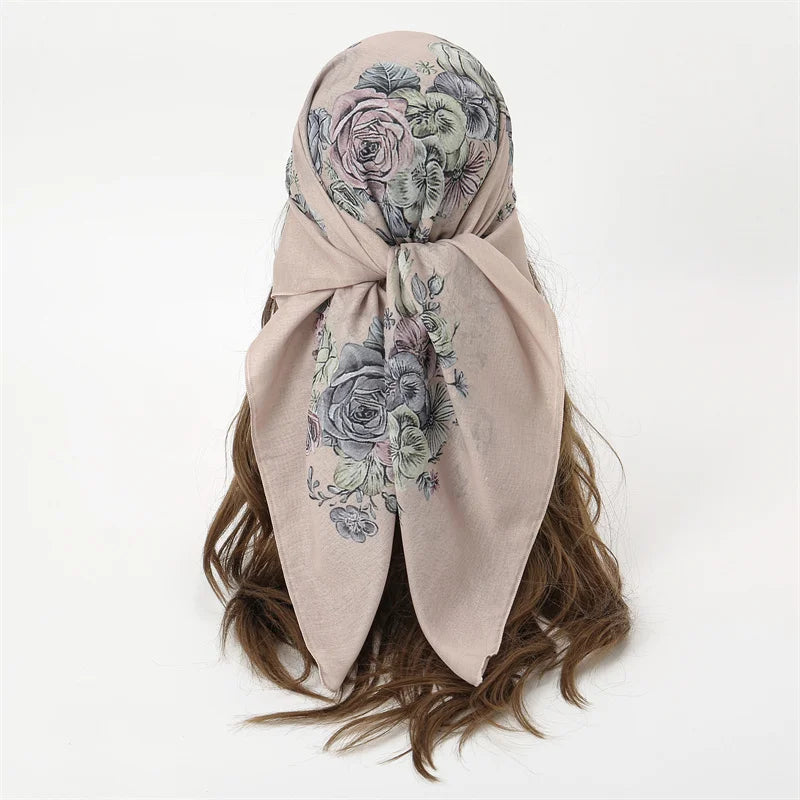 Lenço Bandana Feminino Encantador — Flores Vintage, Estilo Boho Irresistível para Praia e Dia a Dia