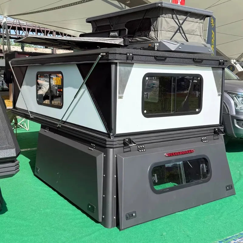 Campervan Pop-up Luxuoso: Equipamento de Camping com Cama, Chuveiro e Cozinha, Ideal para Viagens e Acomodações.