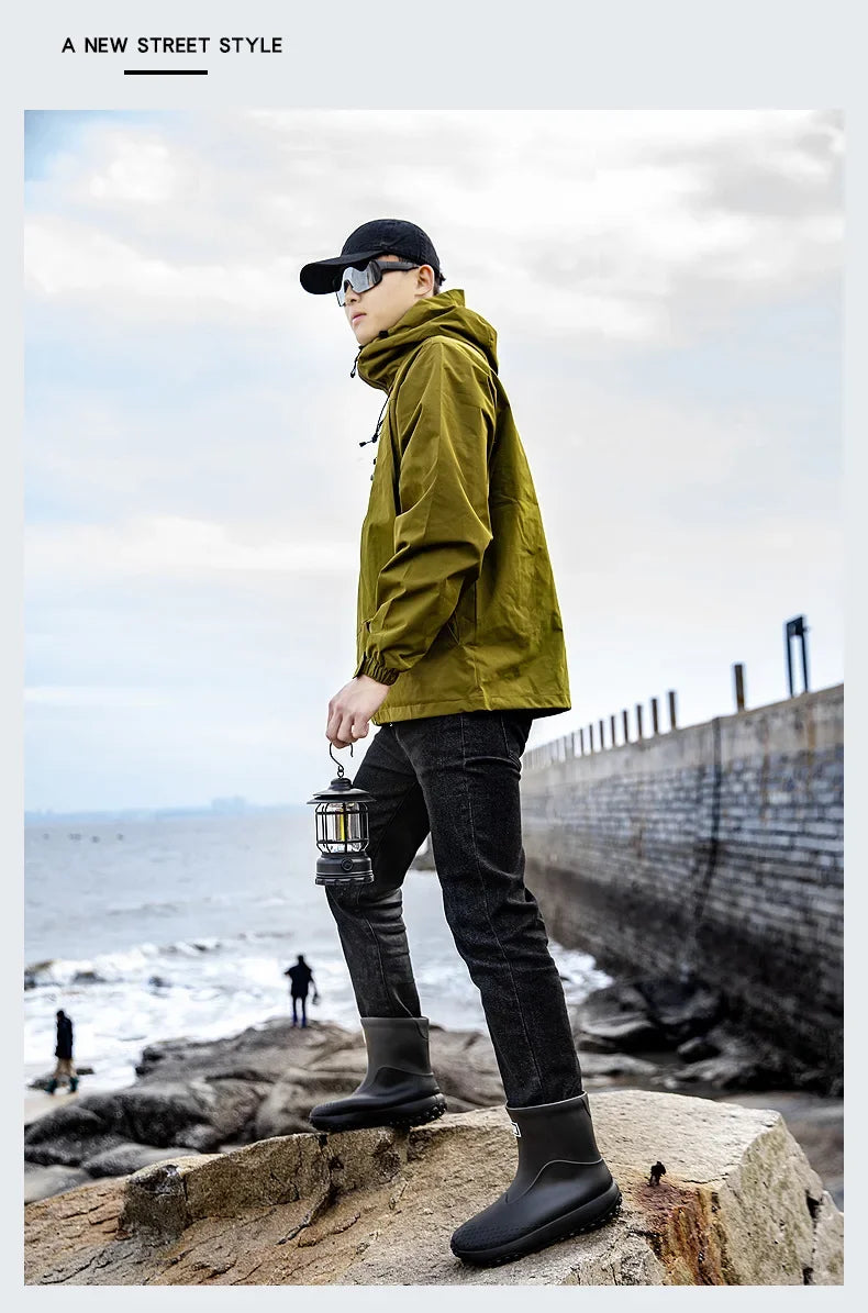 Botas de chuva masculinas estilo cano médio, nova moda, sapatos impermeáveis antiderrapantes para atividades ao ar livre, sapatos de borracha leves e impermeáveis.