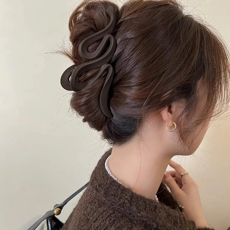 Grampo de Cabelo Ondulado Fosco 13cm — Rabo de Cavalo Elegante em 4 Cores Neutras