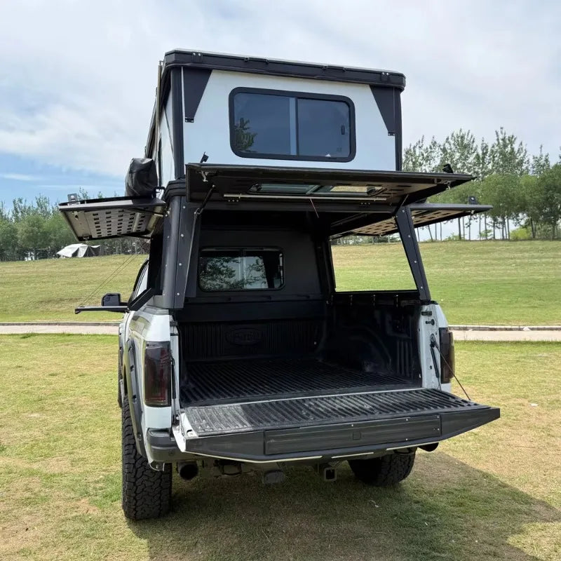 Campervan Pop-up Luxuoso: Equipamento de Camping com Cama, Chuveiro e Cozinha, Ideal para Viagens e Acomodações.