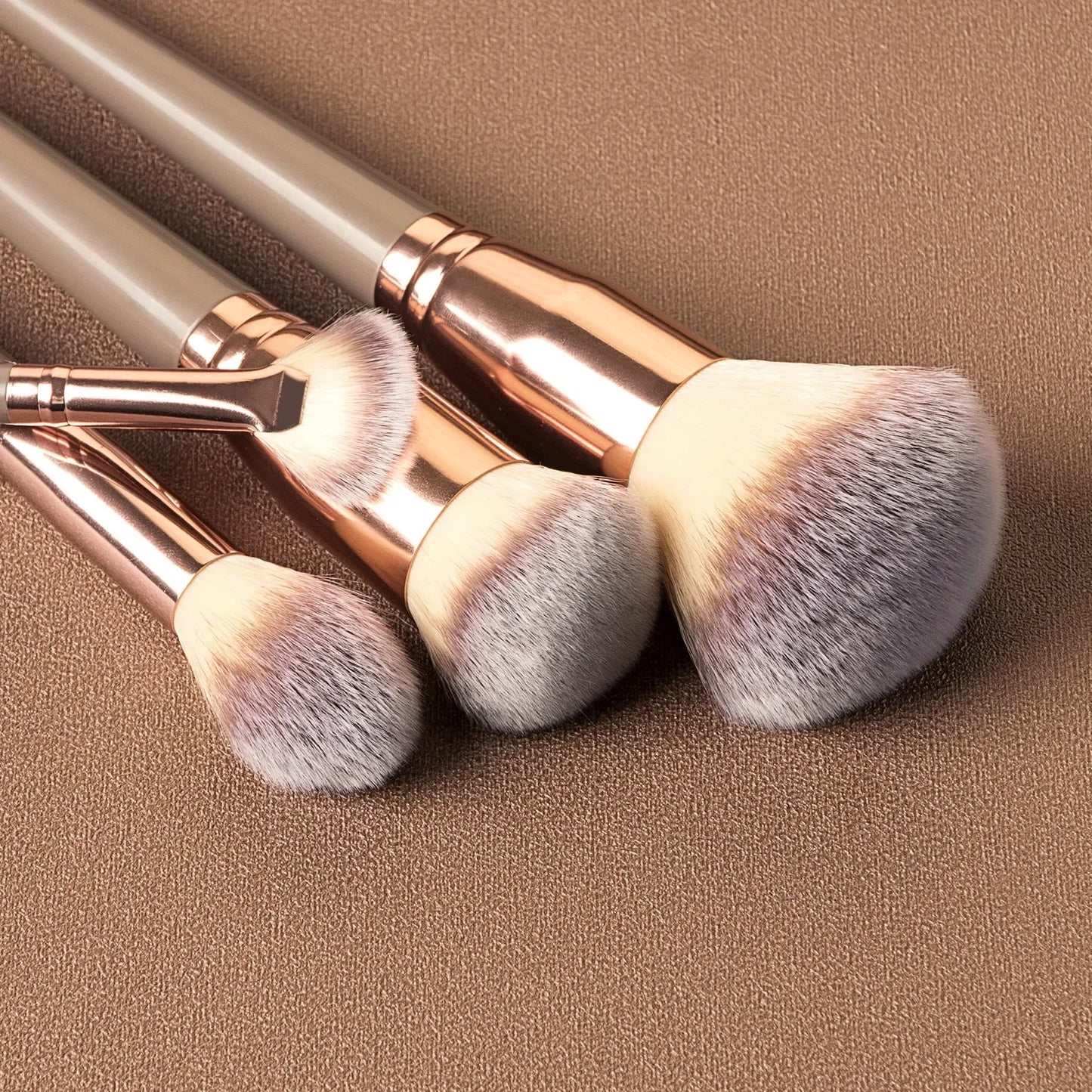 Conjunto de Pincéis para Rosto e Olhos — Sombra, Delineador, Base, Blush, Iluminador e Lábios