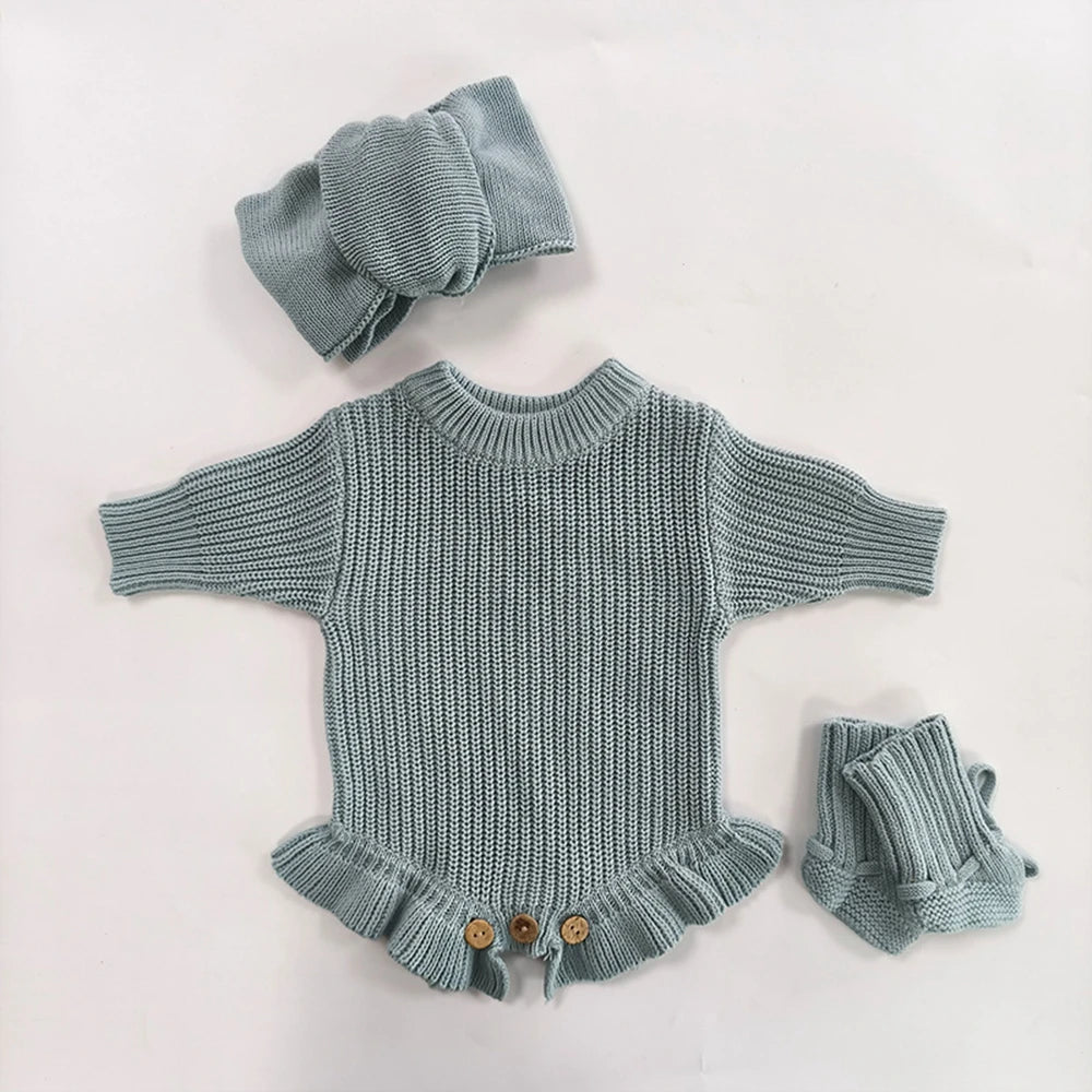 Macacão Newborn Personalizado Fofinho — Tricô com Babado, Nome Bordado e Tiara para Ensaio Fotográfico