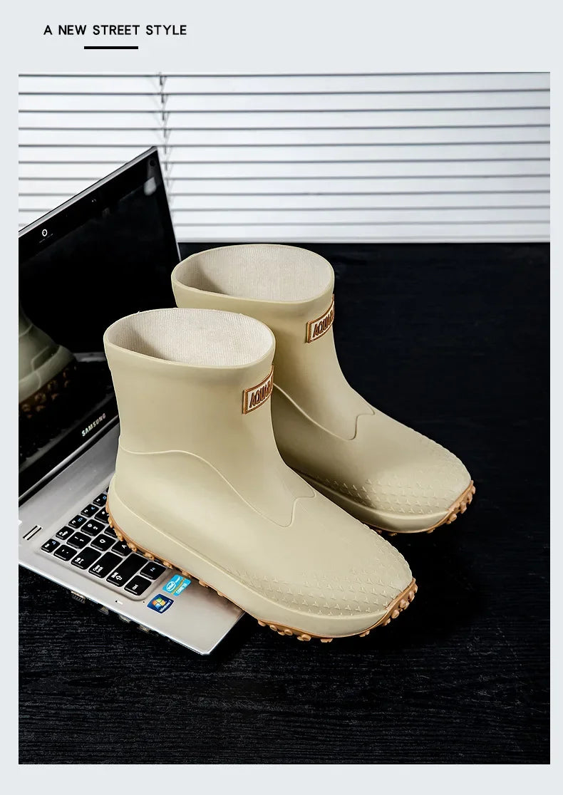 Botas de chuva masculinas estilo cano médio, nova moda, sapatos impermeáveis antiderrapantes para atividades ao ar livre, sapatos de borracha leves e impermeáveis.
