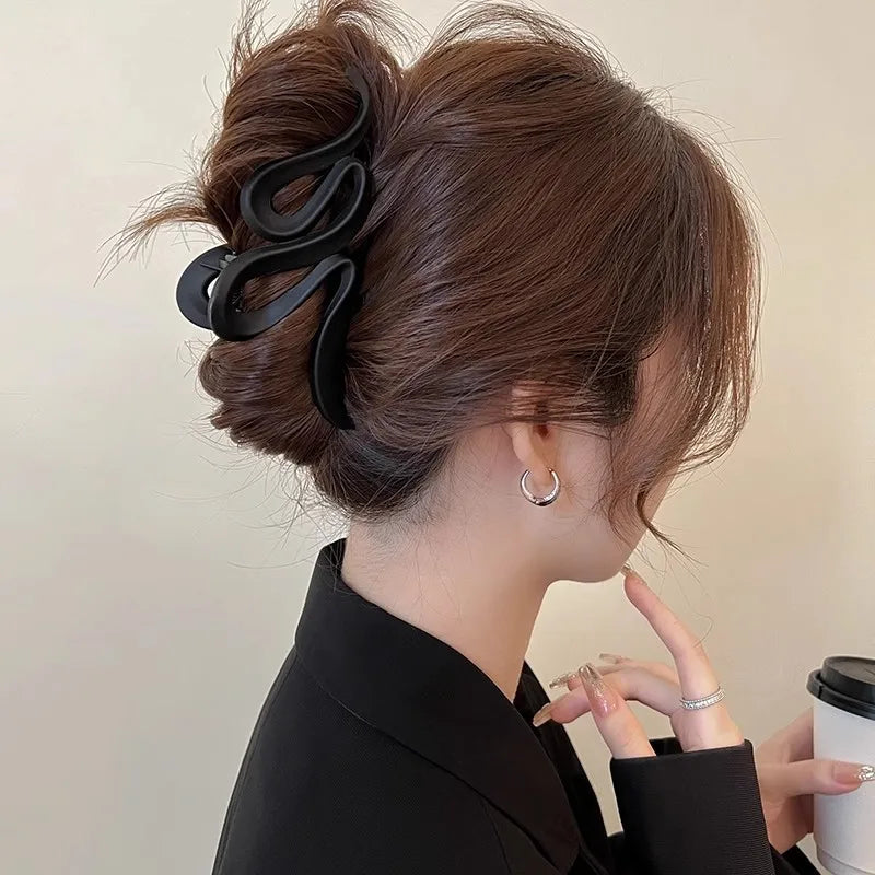 Grampo de Cabelo Ondulado Fosco 13cm — Rabo de Cavalo Elegante em 4 Cores Neutras