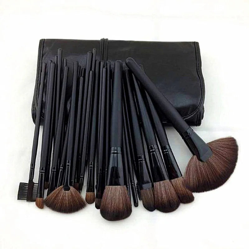 Kit com 24 Pincéis de Maquiagem Profissionais — Pó, Sombra, Sobrancelha e Base em Saco de Presente