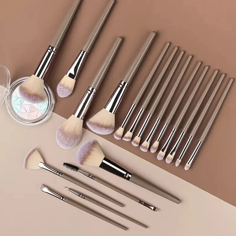 Conjunto de Pincéis de Maquiagem 10 a 20 Peças — Base, Pó, Sombra, Blush e Kabuki para Esfumar