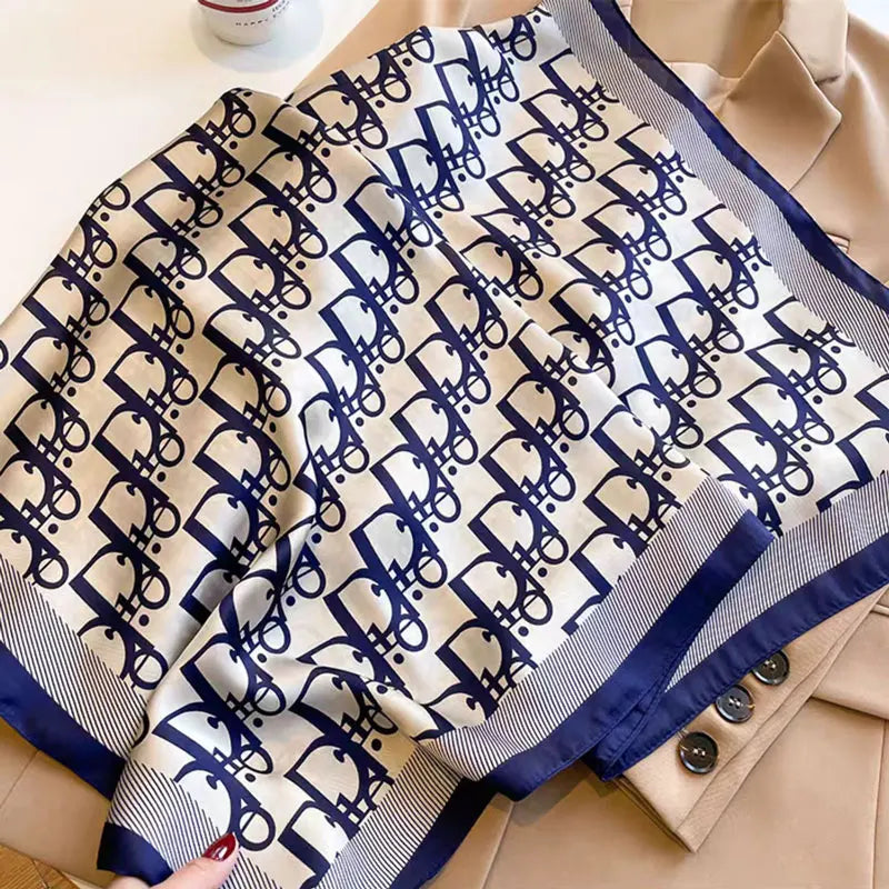 Lenço de Seda Feminino Sofisticado — Estampado Vintage, Versátil e Elegante para Qualquer Ocasião