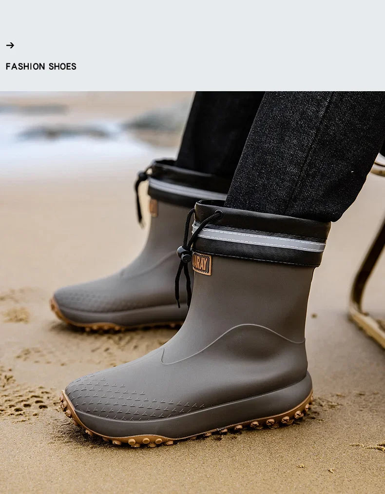 Botas de chuva masculinas estilo cano médio, nova moda, sapatos impermeáveis antiderrapantes para atividades ao ar livre, sapatos de borracha leves e impermeáveis.