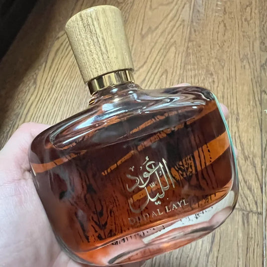 Perfume Árabe de Sândalo e Almíscar — Fragrância Amadeirada Encantadora e de Longa Duração