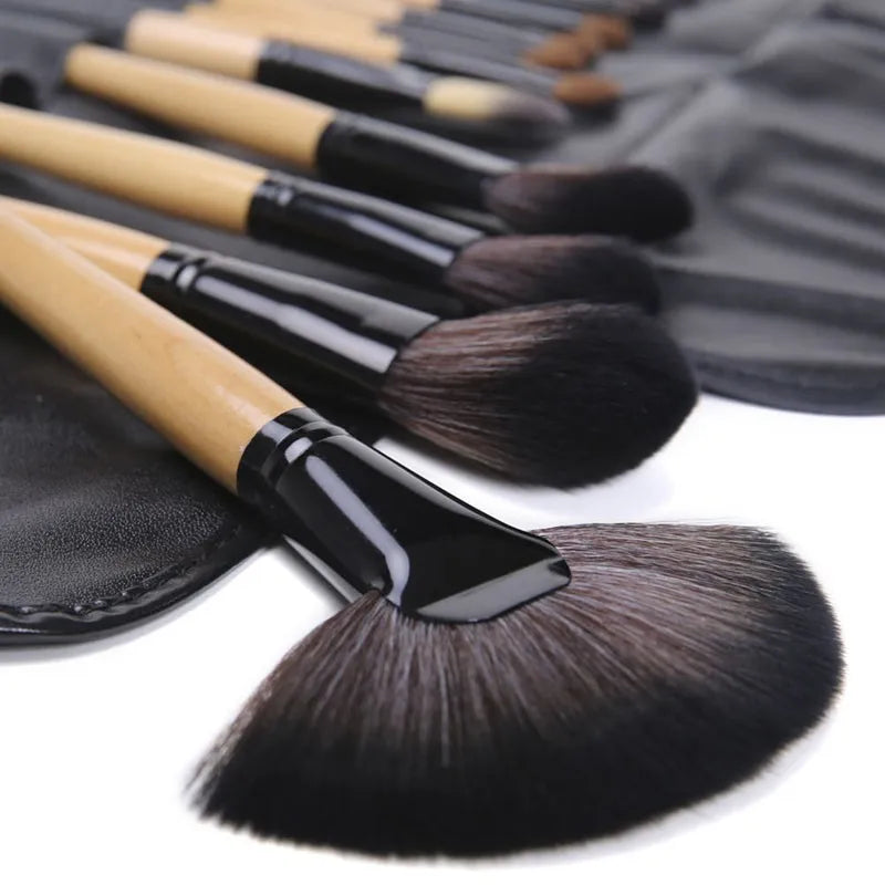 Kit com 24 Pincéis de Maquiagem Profissionais — Pó, Sombra, Sobrancelha e Base em Saco de Presente