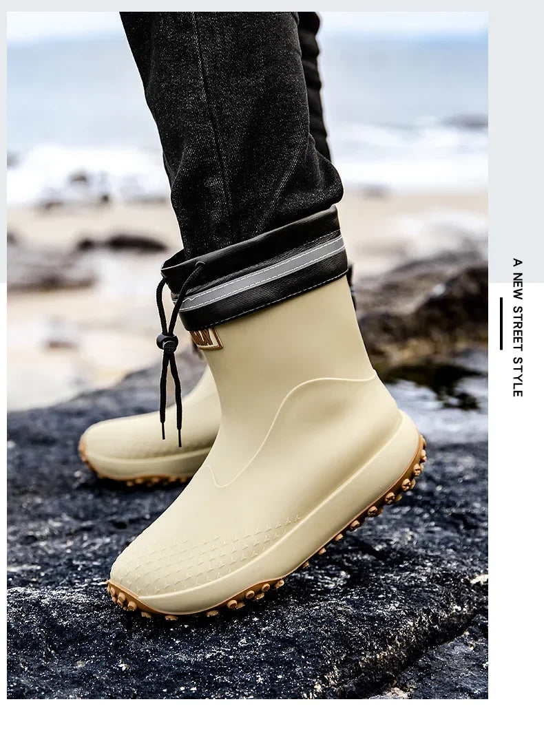 Botas de chuva masculinas estilo cano médio, nova moda, sapatos impermeáveis antiderrapantes para atividades ao ar livre, sapatos de borracha leves e impermeáveis.