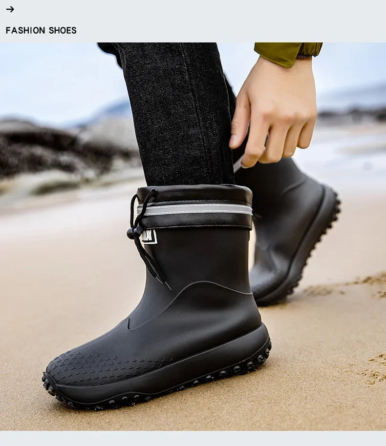 Botas de chuva masculinas estilo cano médio, nova moda, sapatos impermeáveis antiderrapantes para atividades ao ar livre, sapatos de borracha leves e impermeáveis.