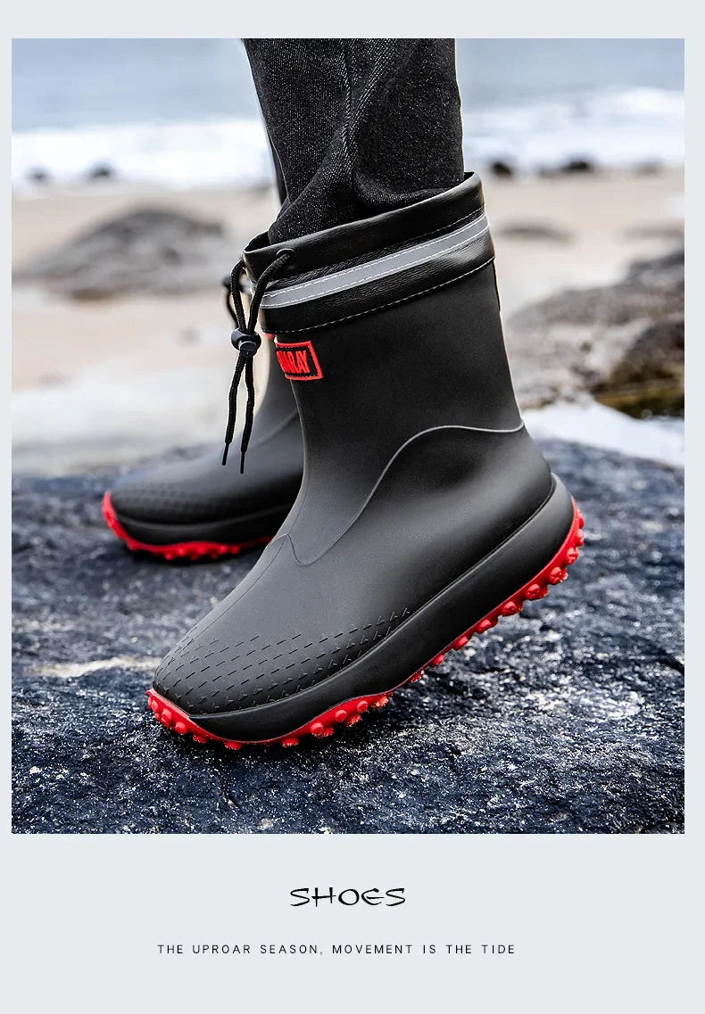 Botas de chuva masculinas estilo cano médio, nova moda, sapatos impermeáveis antiderrapantes para atividades ao ar livre, sapatos de borracha leves e impermeáveis.