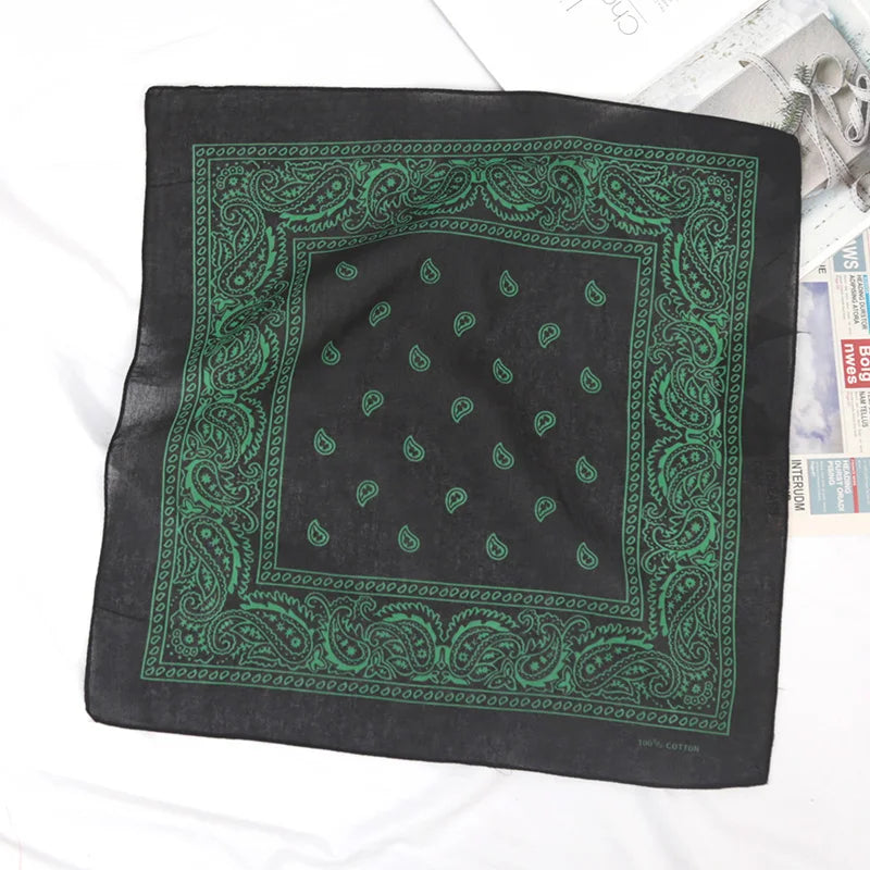 Bandana Ciclismo Paisley Estilosa — Lenço Quadrado Unissex para Esportes ao Ar Livre e Aventuras