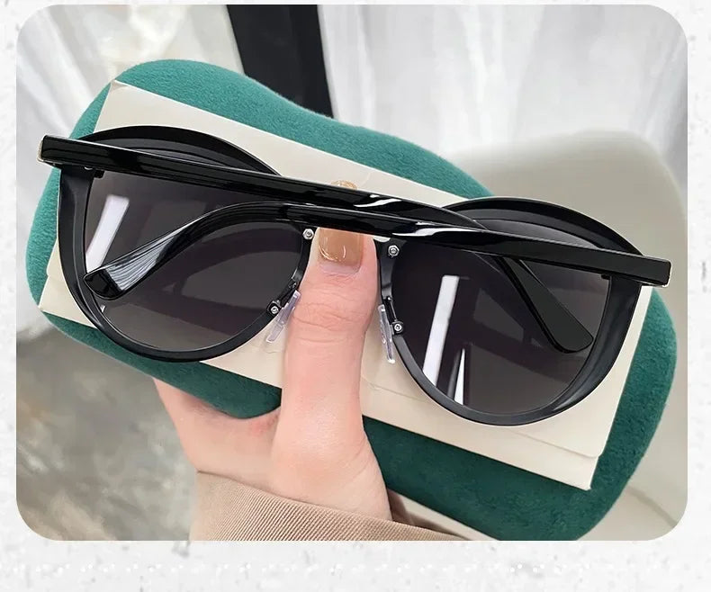 Óculos de Sol Retro Redondo Estilo Gato — Feminino, Elegante e com Proteção UV400