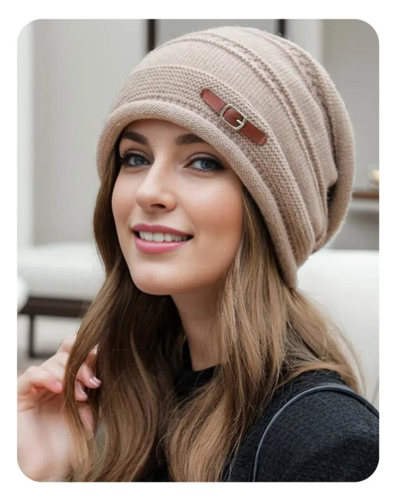 Gorro de Malha Feminino Quentinho — Forro de Pelúcias, Confortável e Estiloso para o Inverno