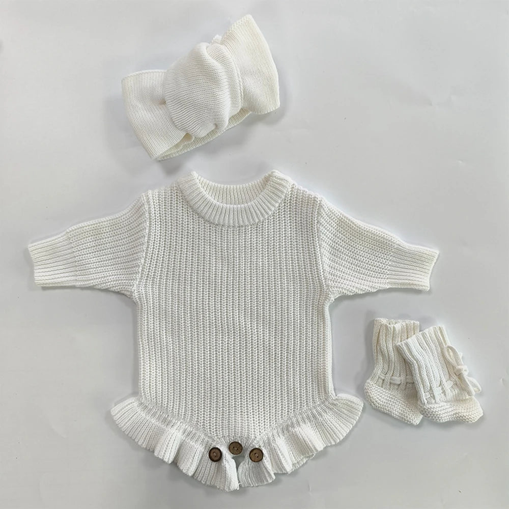 Macacão Newborn Personalizado Fofinho — Tricô com Babado, Nome Bordado e Tiara para Ensaio Fotográfico