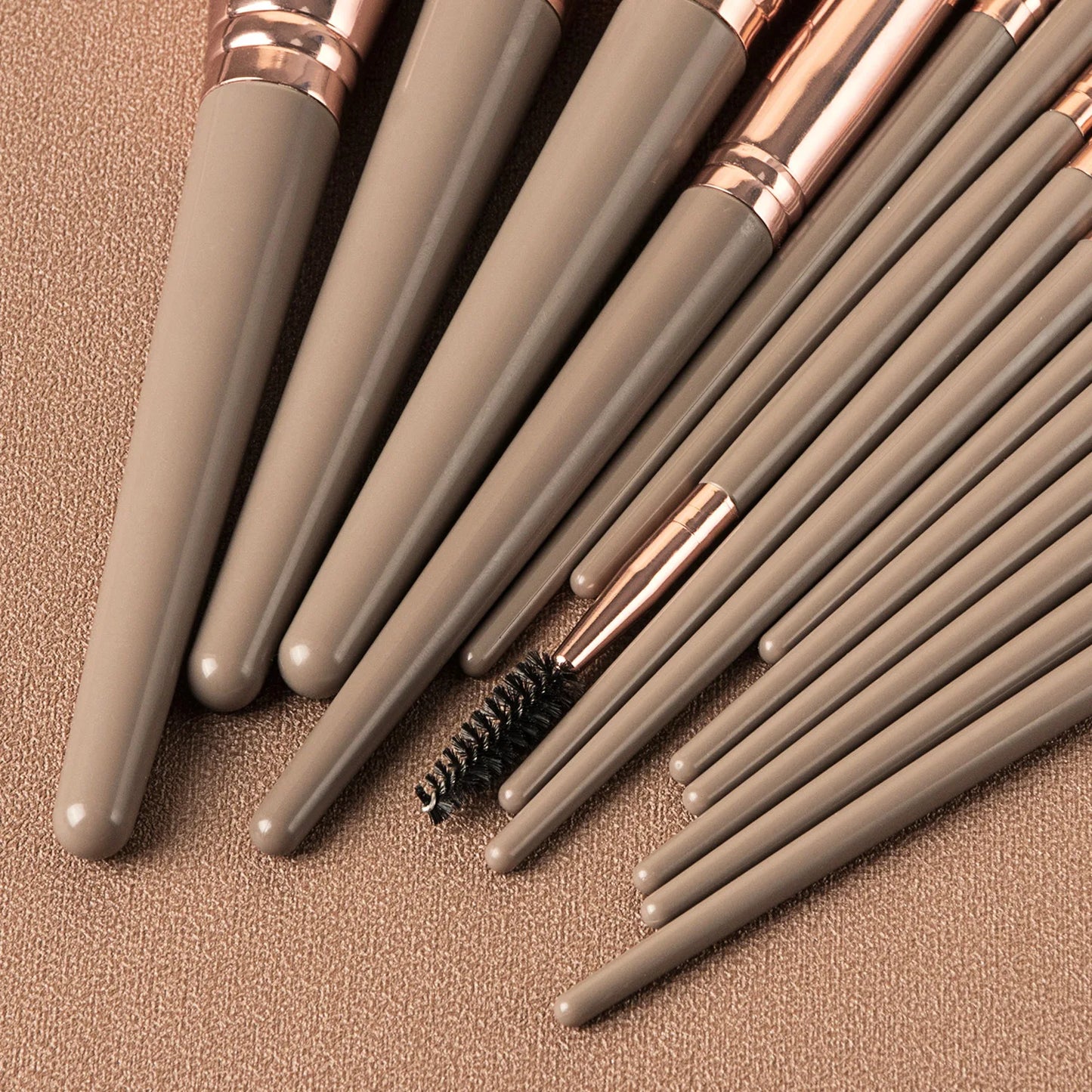Conjunto de Pincéis para Rosto e Olhos — Sombra, Delineador, Base, Blush, Iluminador e Lábios
