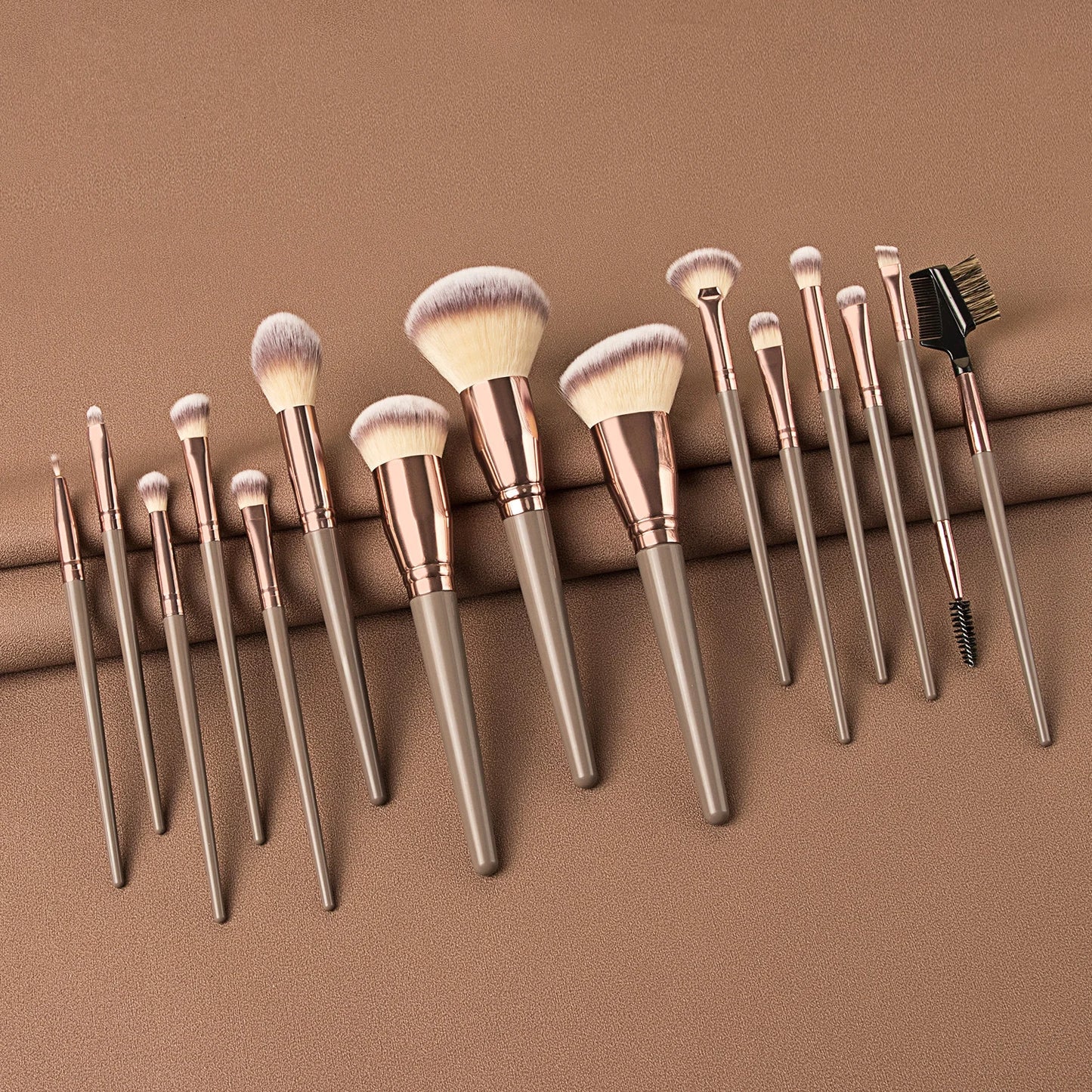 Conjunto de Pincéis para Rosto e Olhos — Sombra, Delineador, Base, Blush, Iluminador e Lábios