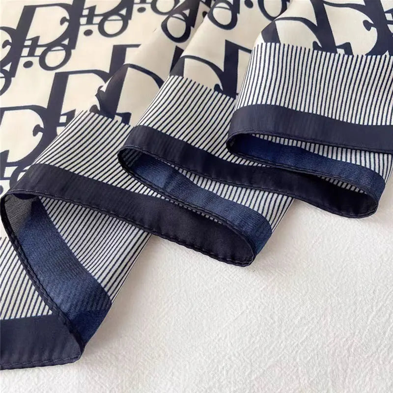 Lenço de Seda Feminino Sofisticado — Estampado Vintage, Versátil e Elegante para Qualquer Ocasião