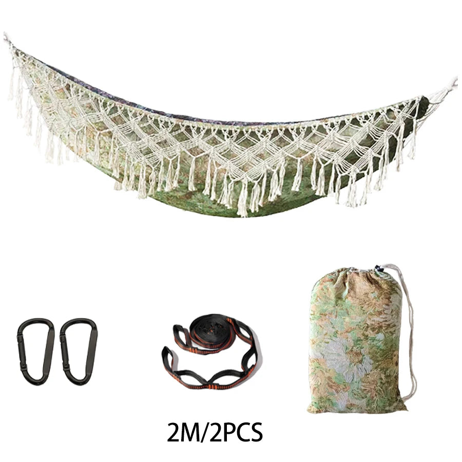 As novas redes de descanso estilo boêmio com franjas, para uma ou duas pessoas, são ideais para acampamentos ao ar livre no jardim. Eles vêm acompanhados de