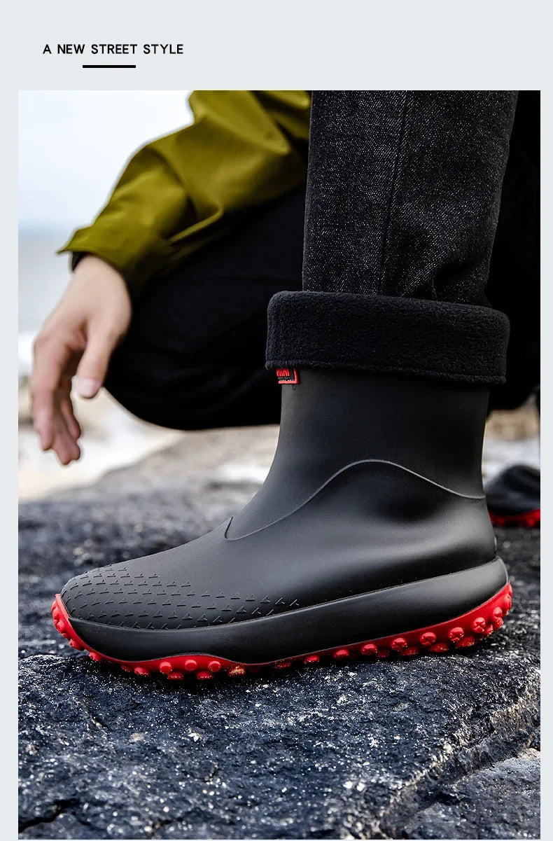 Botas de chuva masculinas estilo cano médio, nova moda, sapatos impermeáveis antiderrapantes para atividades ao ar livre, sapatos de borracha leves e impermeáveis.