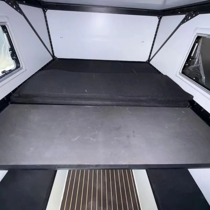Campervan Pop-up Luxuoso: Equipamento de Camping com Cama, Chuveiro e Cozinha, Ideal para Viagens e Acomodações.