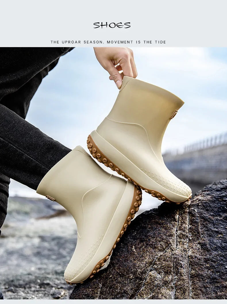 Botas de chuva masculinas estilo cano médio, nova moda, sapatos impermeáveis antiderrapantes para atividades ao ar livre, sapatos de borracha leves e impermeáveis.