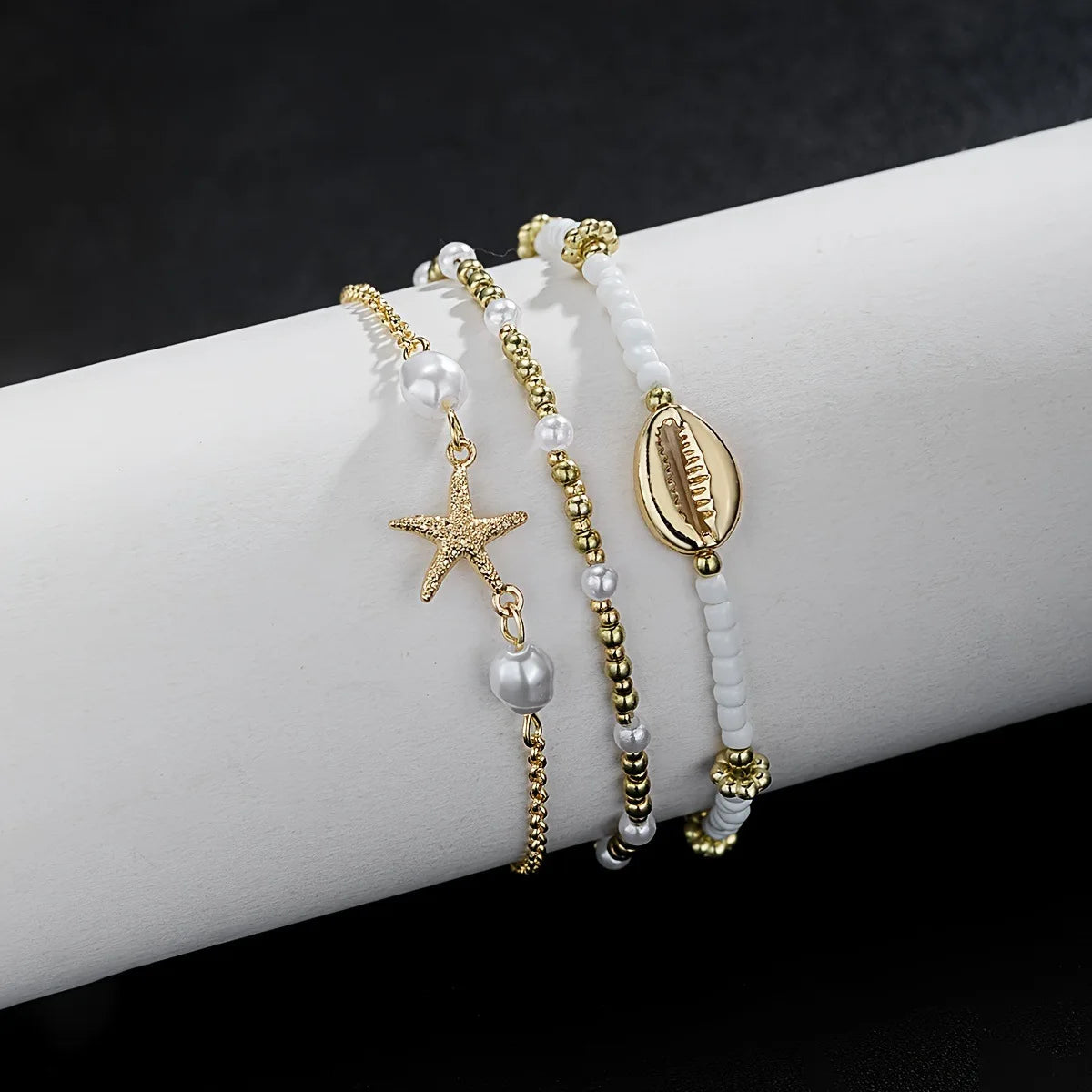 Correntes de tornozelo de férias de praia estilo boêmio feminino acessórios de pé de três camadas com pérolas de arroz conchas e estrelas do mar