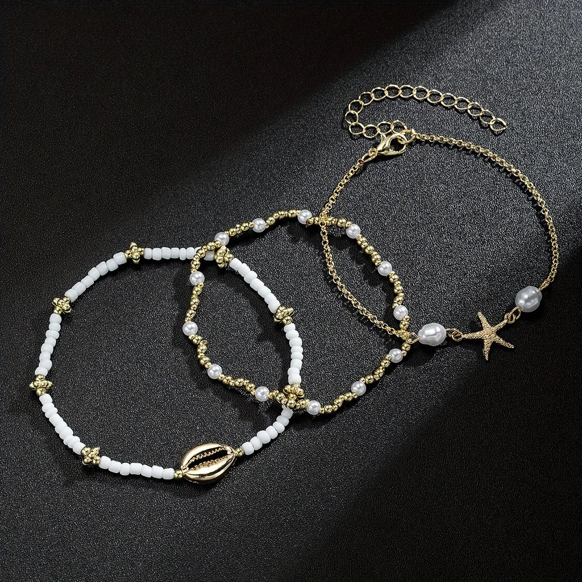 Correntes de tornozelo de férias de praia estilo boêmio feminino acessórios de pé de três camadas com pérolas de arroz conchas e estrelas do mar