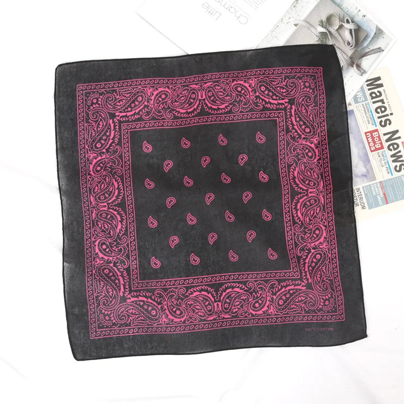 Bandana Ciclismo Paisley Estilosa — Lenço Quadrado Unissex para Esportes ao Ar Livre e Aventuras