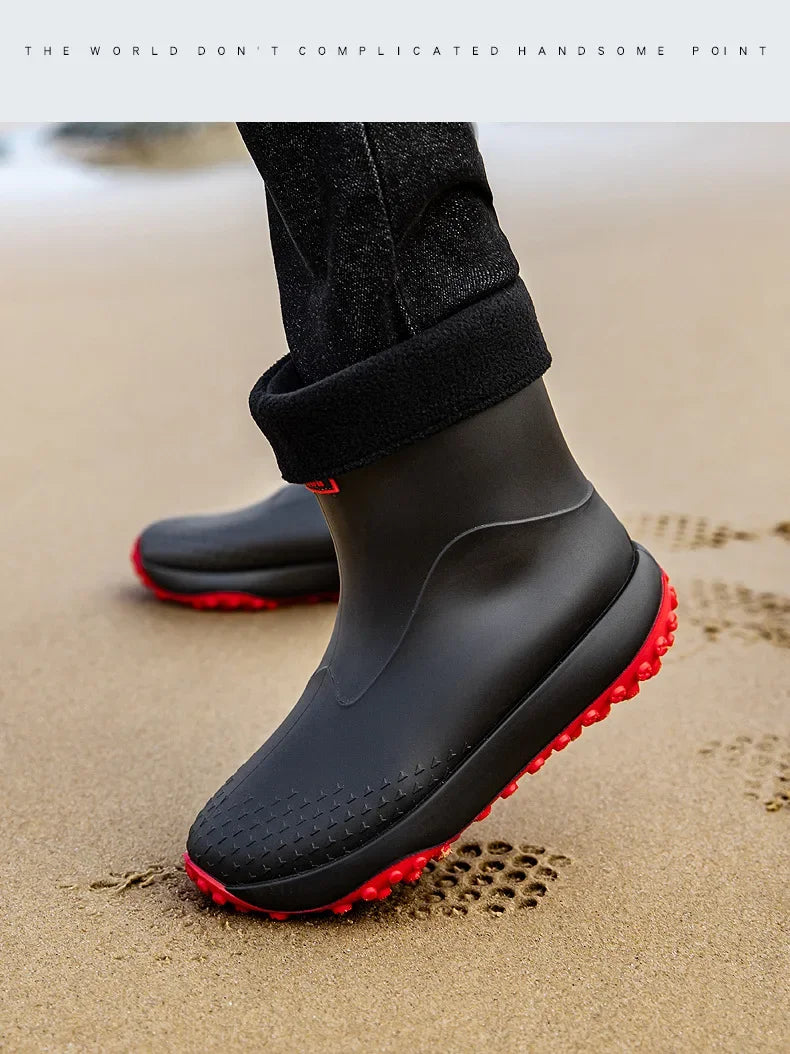 Botas de chuva masculinas estilo cano médio, nova moda, sapatos impermeáveis antiderrapantes para atividades ao ar livre, sapatos de borracha leves e impermeáveis.