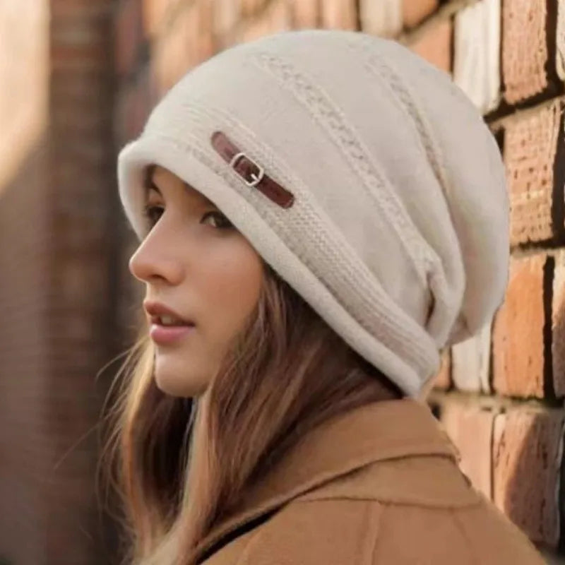 Gorro de Malha Feminino Quentinho — Forro de Pelúcias, Confortável e Estiloso para o Inverno
