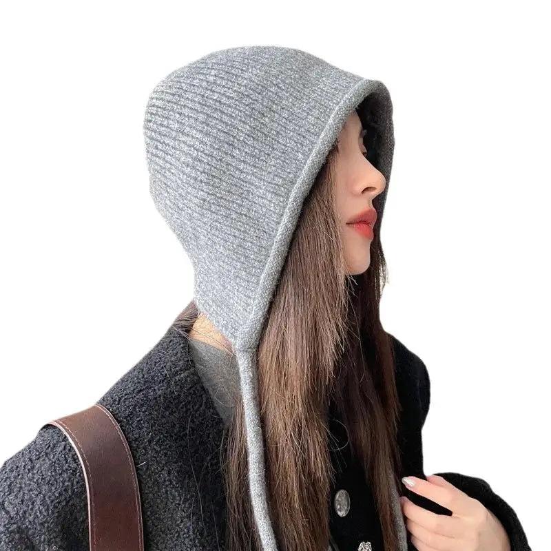 Gorro de Pelúcias de Inverno Feminino — Fofo, Quentinho e com Protetor de Orelhas