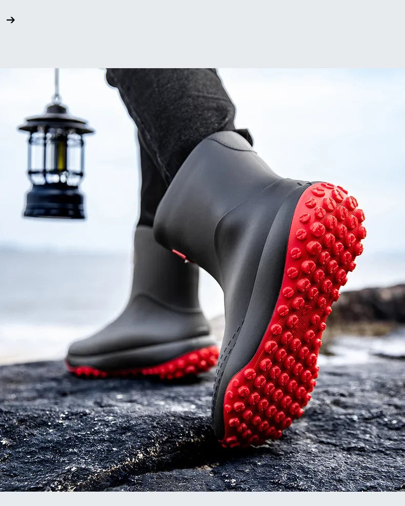 Botas de chuva masculinas estilo cano médio, nova moda, sapatos impermeáveis antiderrapantes para atividades ao ar livre, sapatos de borracha leves e impermeáveis.