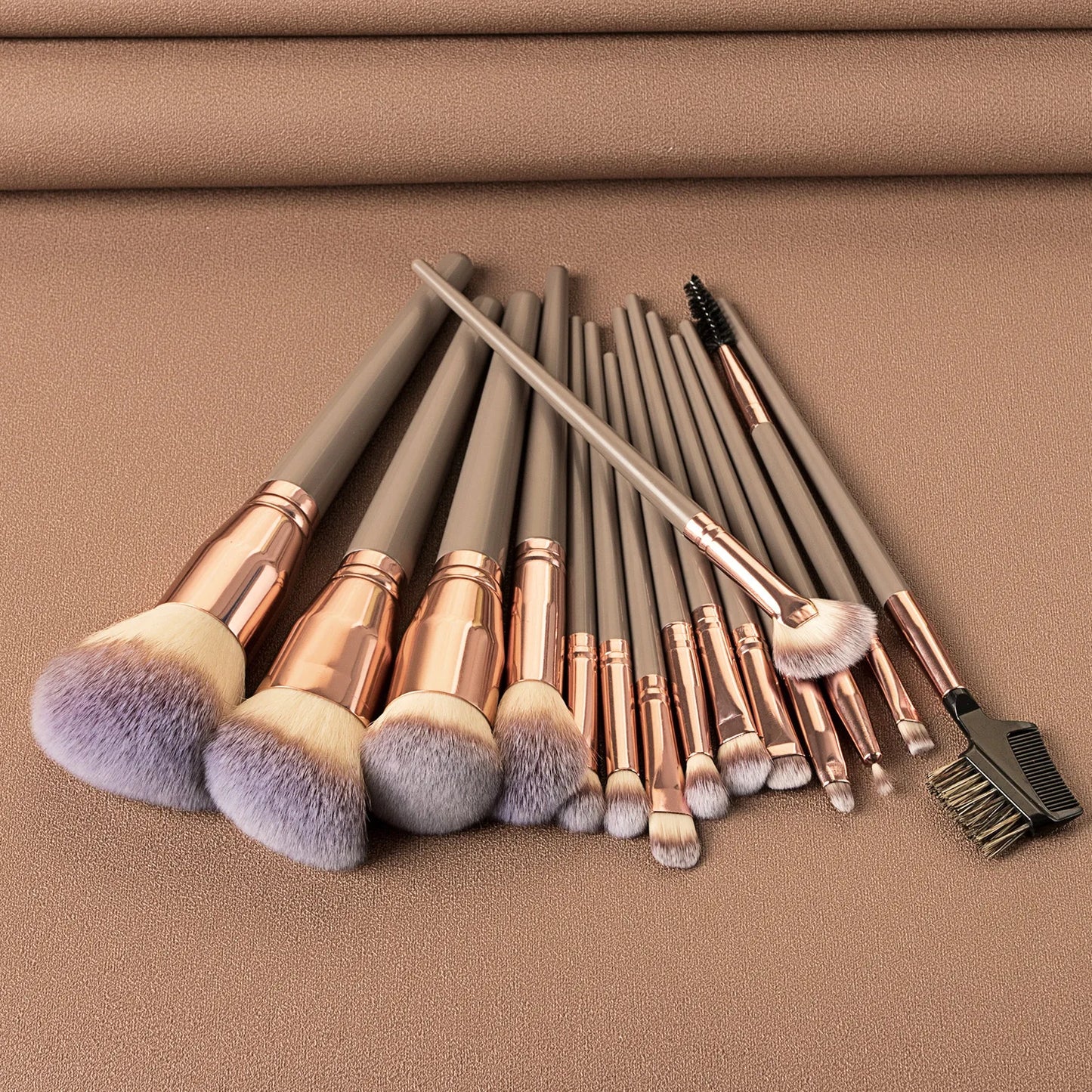 Conjunto de Pincéis para Rosto e Olhos — Sombra, Delineador, Base, Blush, Iluminador e Lábios