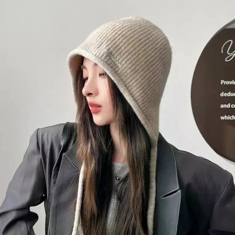 Gorro de Pelúcias de Inverno Feminino — Fofo, Quentinho e com Protetor de Orelhas