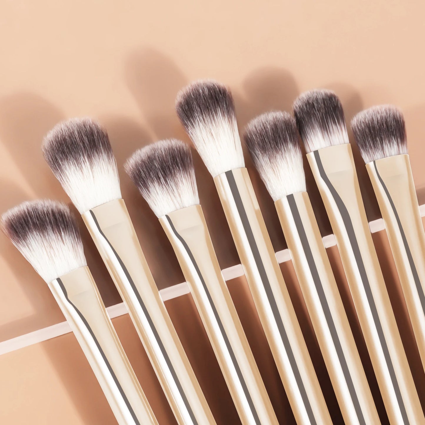 Kit com 13 Pincéis de Maquiagem Profissionais — Base, Corretivo, Pó, Sombra e Blush Kabuki